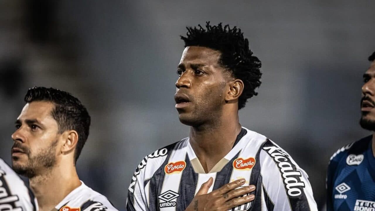 Gil foi o jogador com mais minutos em campo pelo Santos na Série B