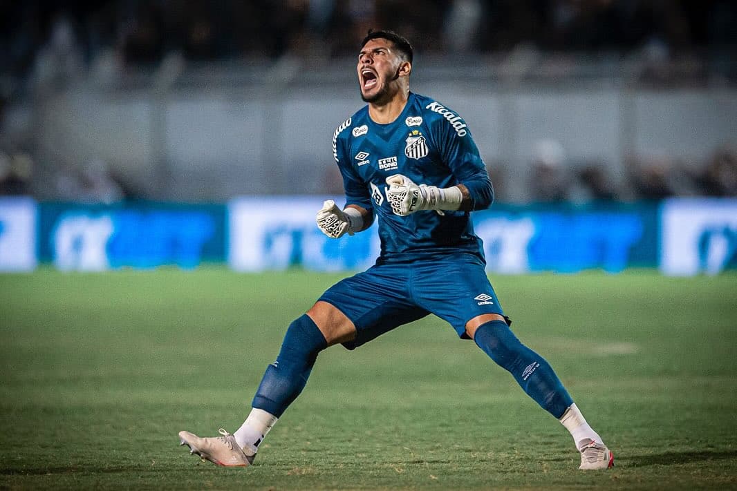 Quais jogadores do Santos ficaram no clube após o rebaixamento?