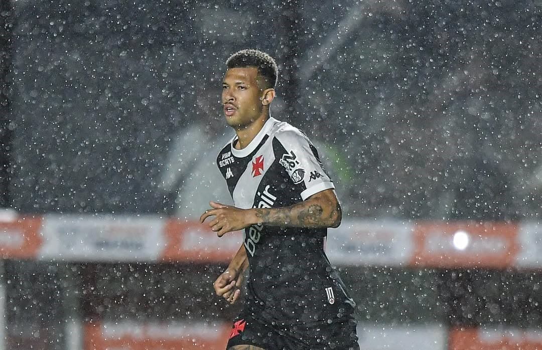 Jogador do Vasco terminou 2024 com o maior número de cartões vermelhos do mundo