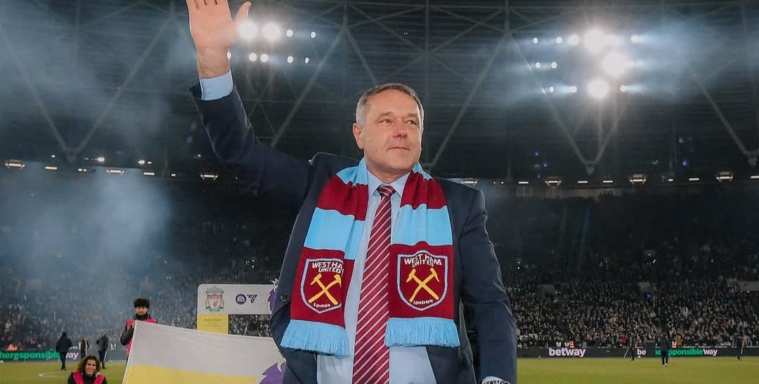 Ídolo do West Ham desiste de tratar um câncer e é homenageado no estádio