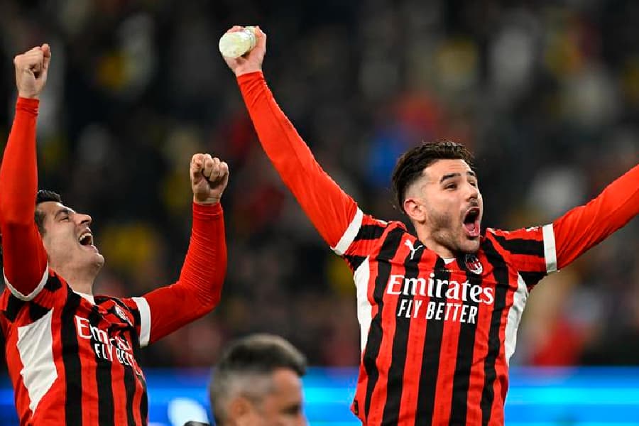 Milan vence Inter de Milão de virada e fica com título da Supercopa da Itália