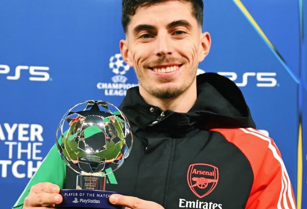 Arsenal vence o Dínamo e briga na parte de cima da Champions