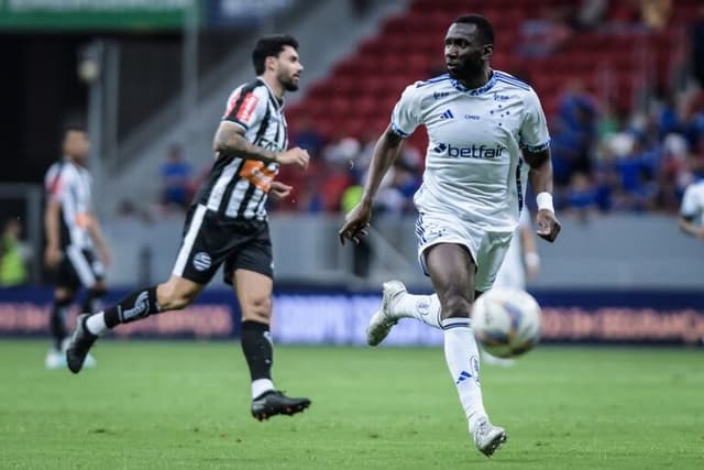 Cruzeiro perde para o Athletic com gol contra de Fabrício Bruno