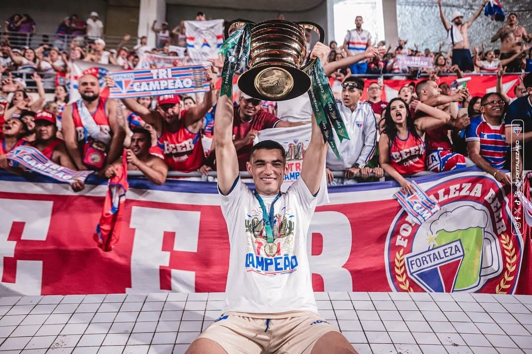 Athletico tenta retorno de Santos, goleiro do Fortaleza