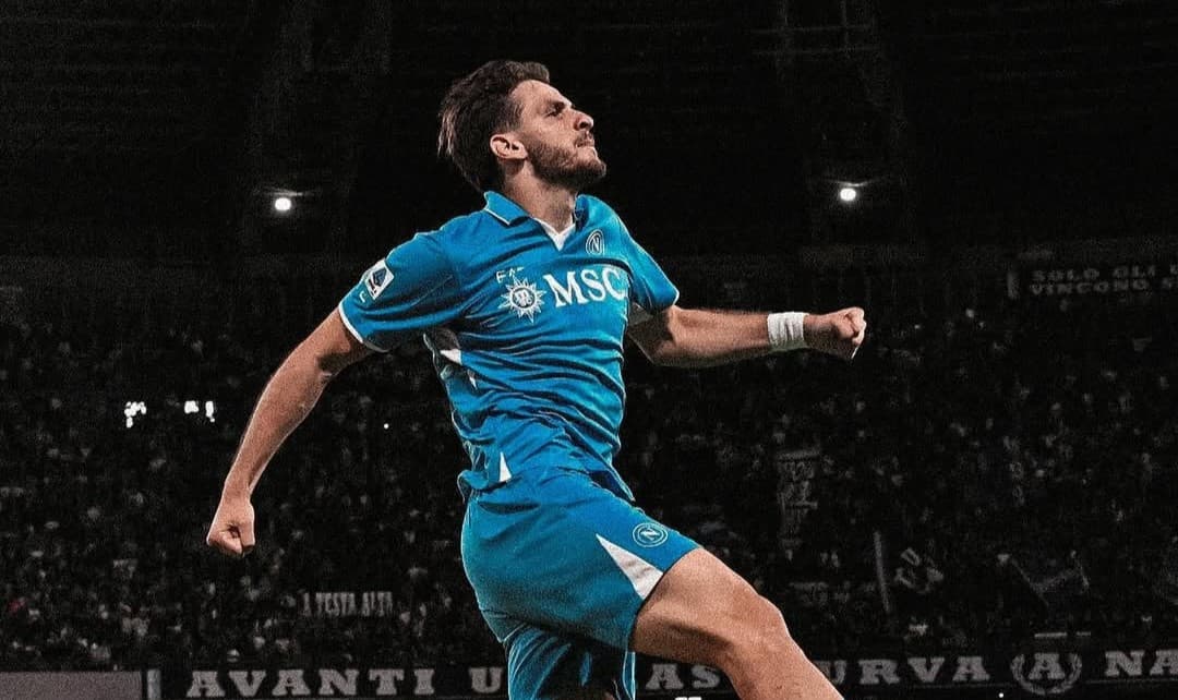 Kvaratskhelia pede para sair do Napoli e fica próximo do PSG