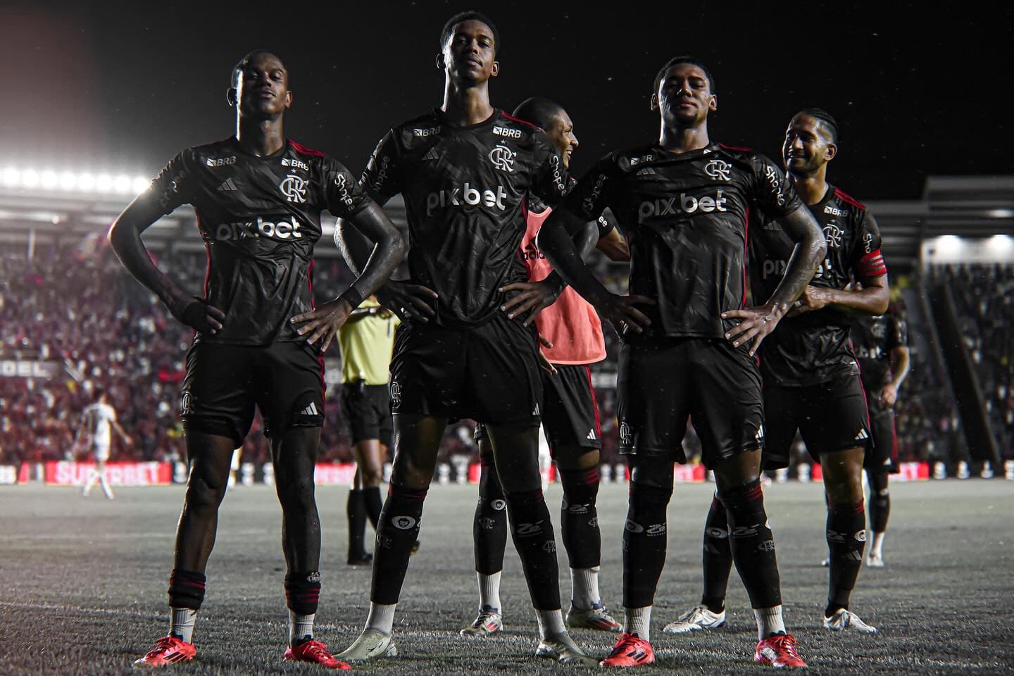 Flamengo coloca cinco jogadores na lista de negociáveis, veja nomes