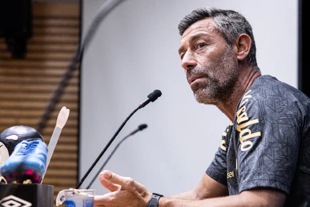 Caixinha aciona Santos na Fifa por multa de R$ 12,8 mi; entenda