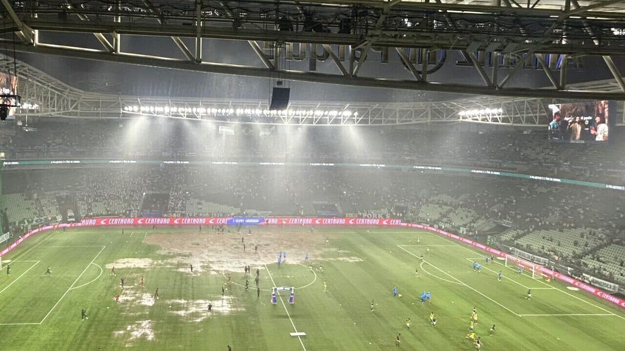 Clássico entre Palmeiras e Corinthians sofre atraso por conta da chuva