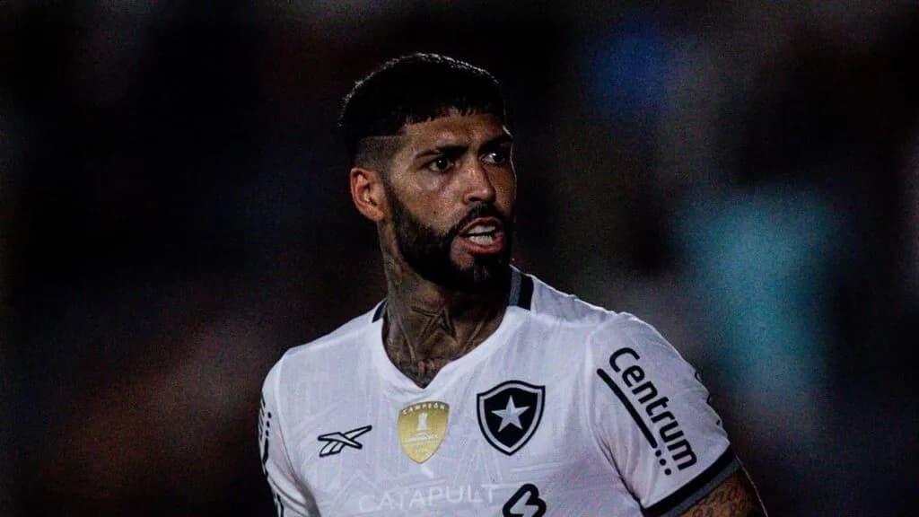 Zagueiro do Flamengo ganha popularidade nas redes após soco em Barboza