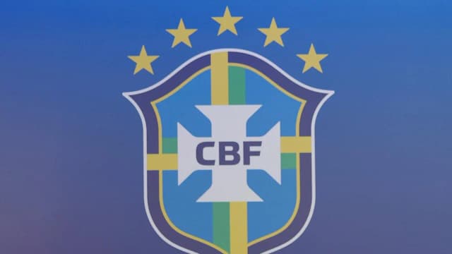 A FIFA vai aderir à “Lei Wenger”? Veja o futuro da regra de impedimento