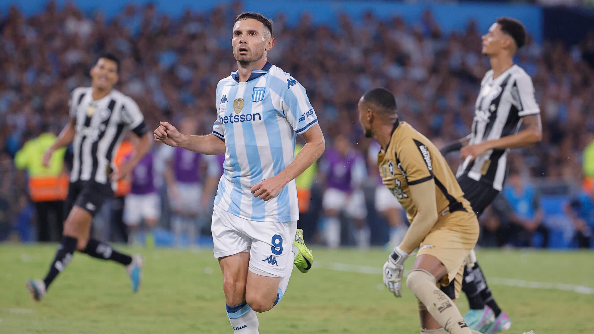 Racing vence o Botafogo e fica próximo do título da Recopa Sul-Americana