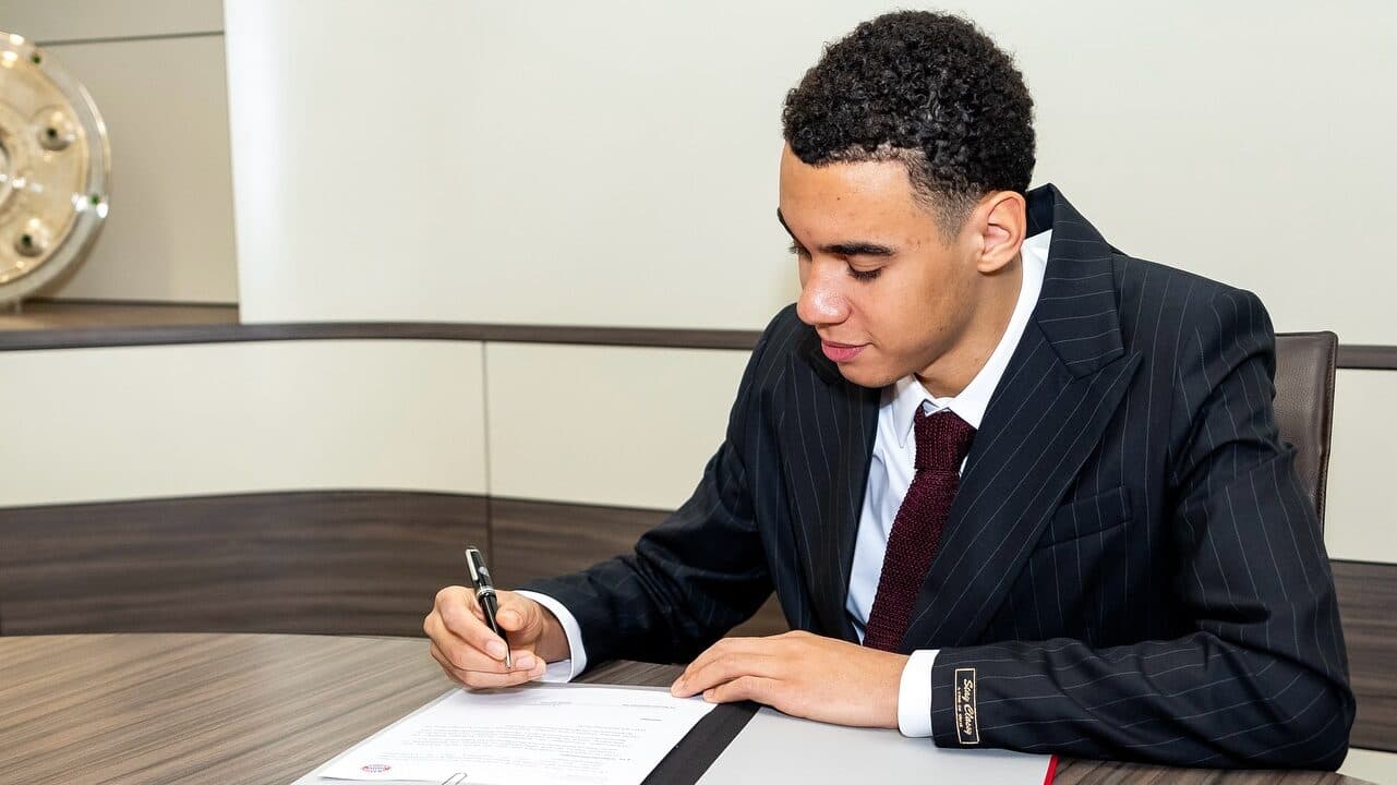 Bayern de Munique renova com mais uma estrela e segura elenco