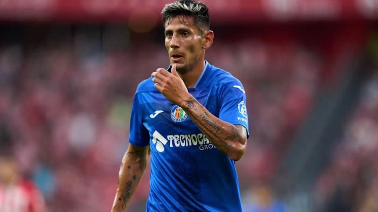 Lateral alvo do Corinthians não joga há 9 meses