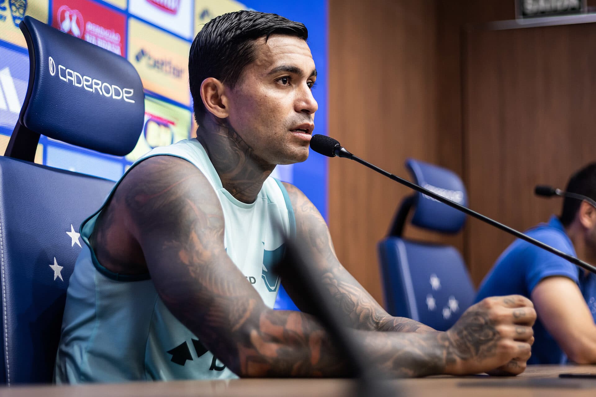 Dudu culpa sintético por lesão e acentua ‘guerra’ com Leila Pereira