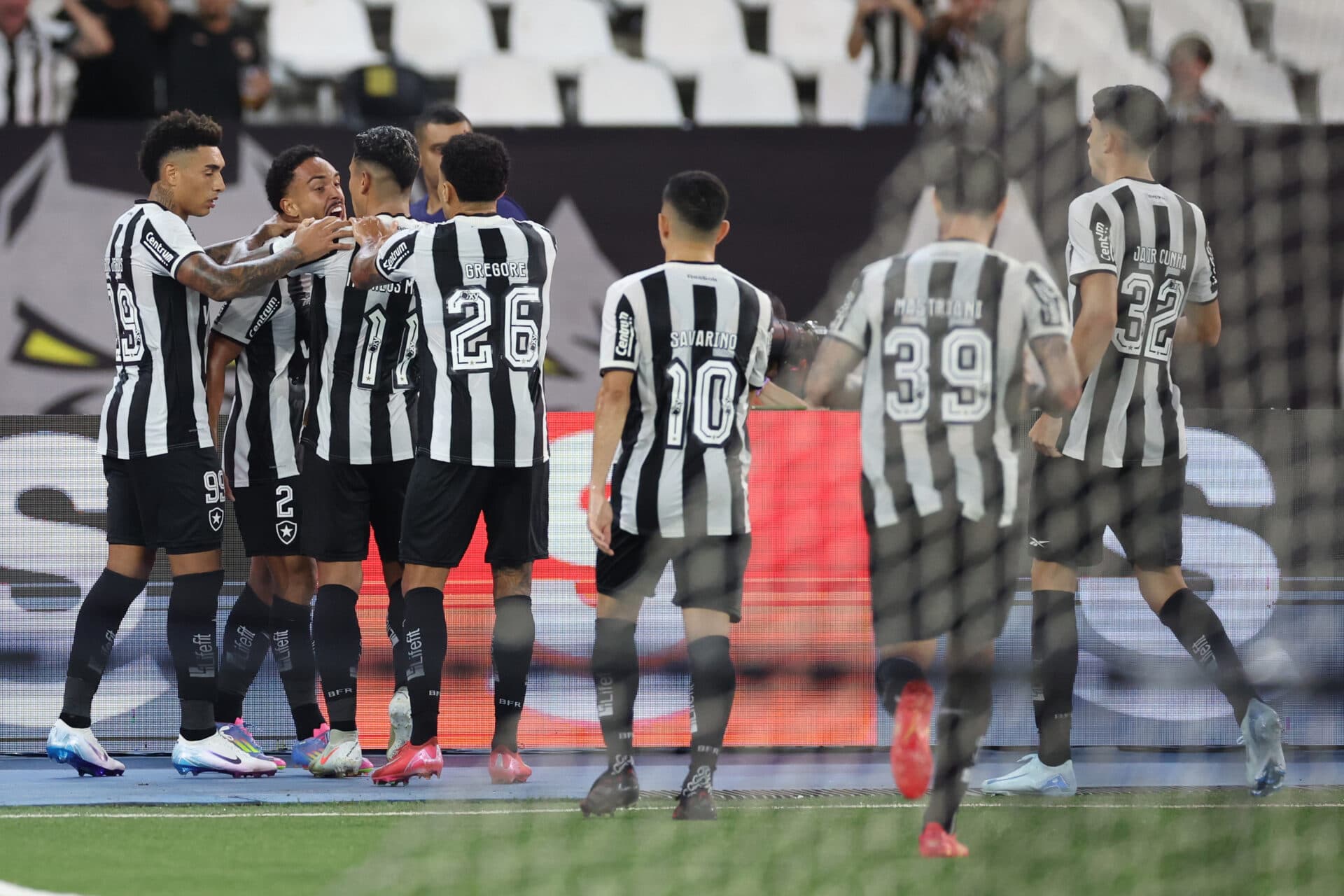 Botafogo vence clássico em primeira derrota do Fluminense com Renato Gaúcho