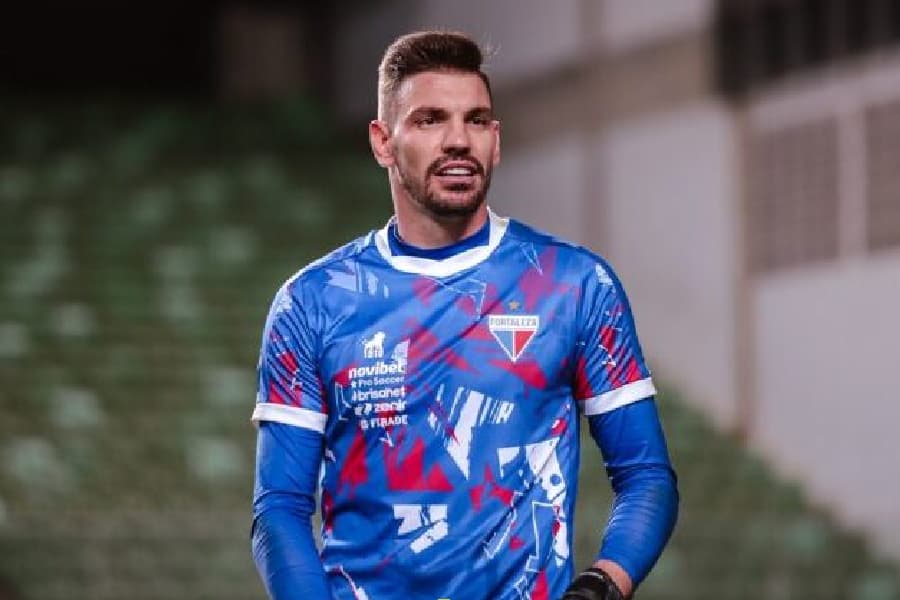 Estudo aponta goleiro do Fortaleza entre os top-10 do mundo