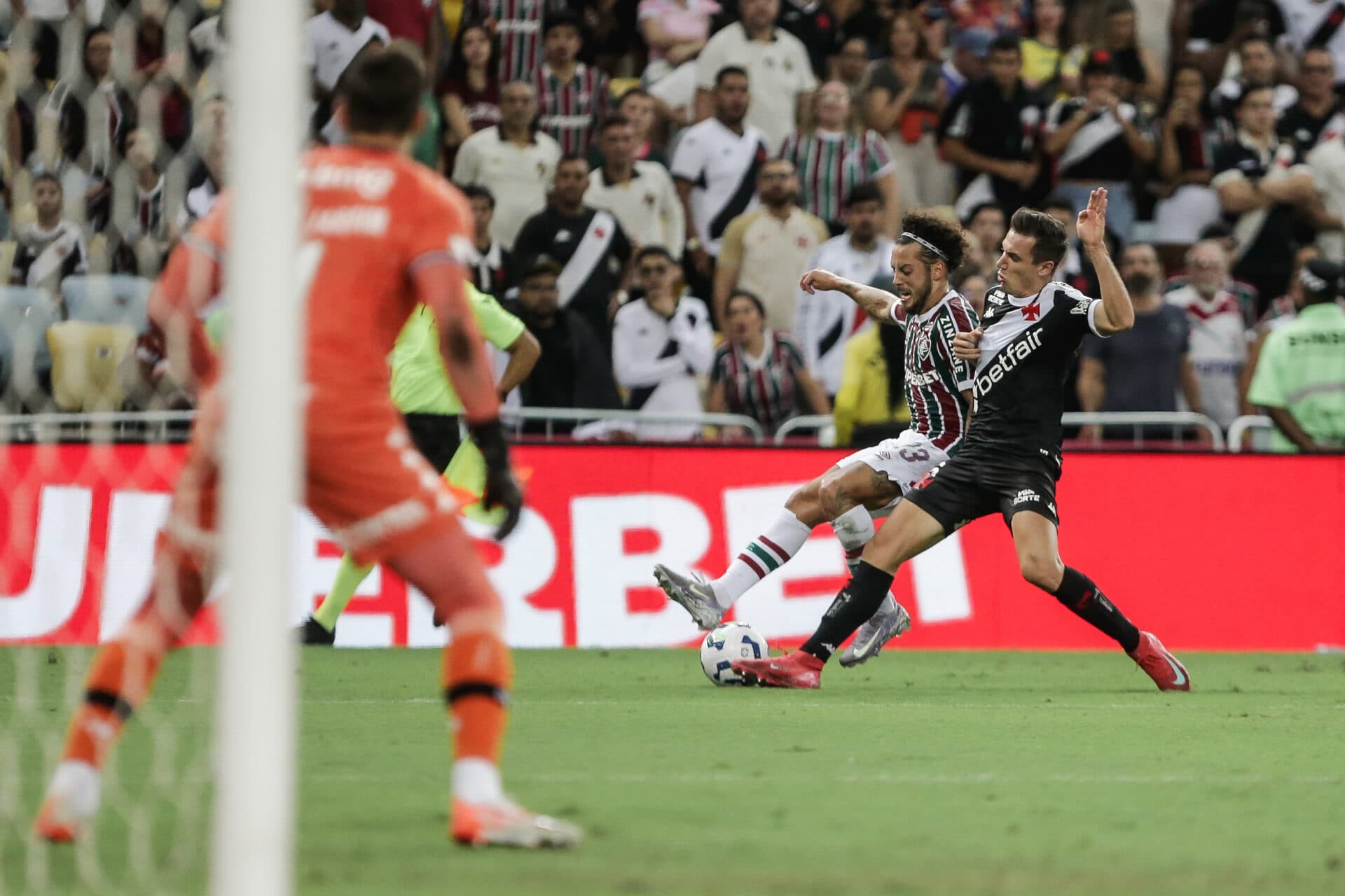 Fluminense vence clássico de virada contra o Vasco