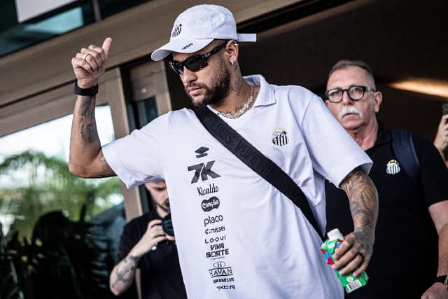 Neymar ‘não estava convencido de jogar no sintético’, diz técnico do Santos