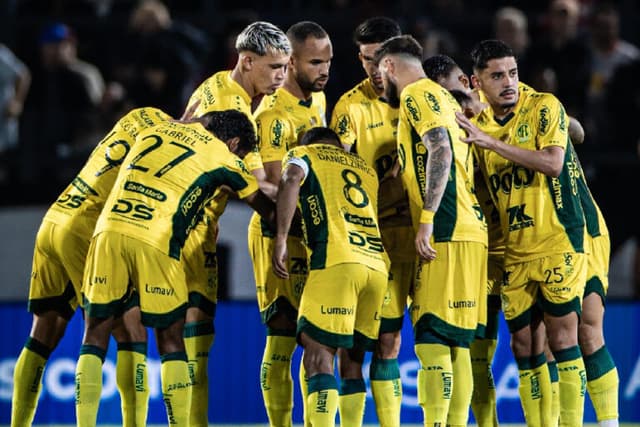 Mirassol castiga erros defensivos, vira sobre Vasco e estreia com vitória