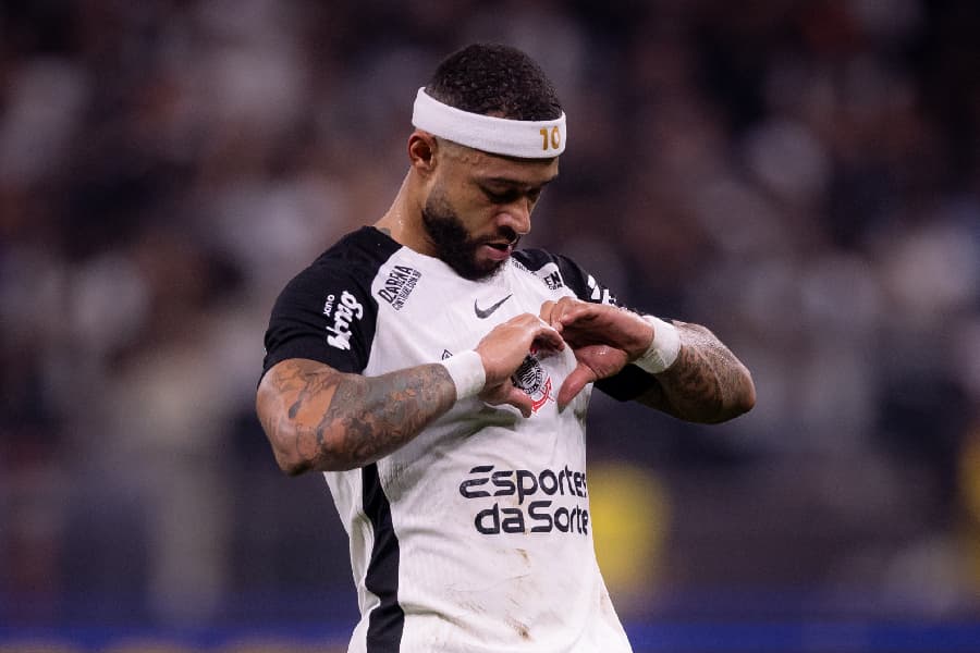 Com gol de Memphis, Corinthians bate Grêmio e sonha com Libertadores