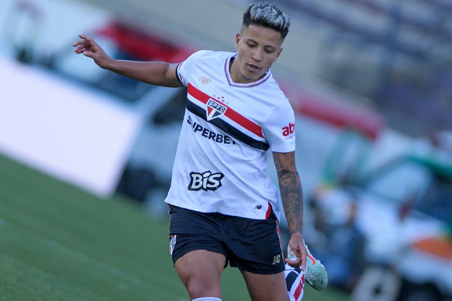 Bia Menezes superou drama pessoal para brilhar com a camisa do São Paulo