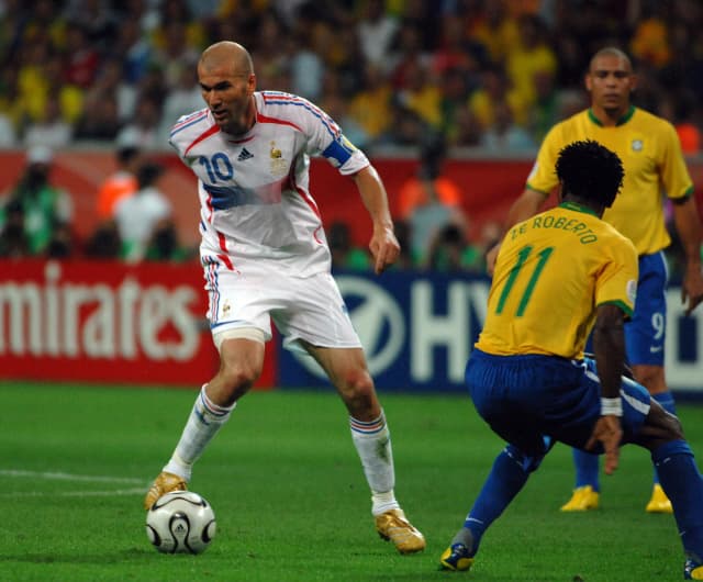 Dez lances que comprovam a genialidade de Zinedine Zidane