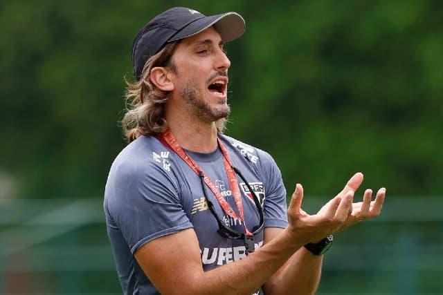 Inter encaminha acerto com Zubeldía para substituir Roger Machado