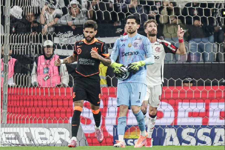 Rossi defende cavadinha de Yuri Alberto e Flamengo vence Corinthians de virada