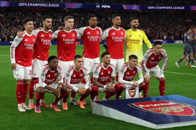 Arsenal volta aos trabalhos depois de ressaca do título inglês