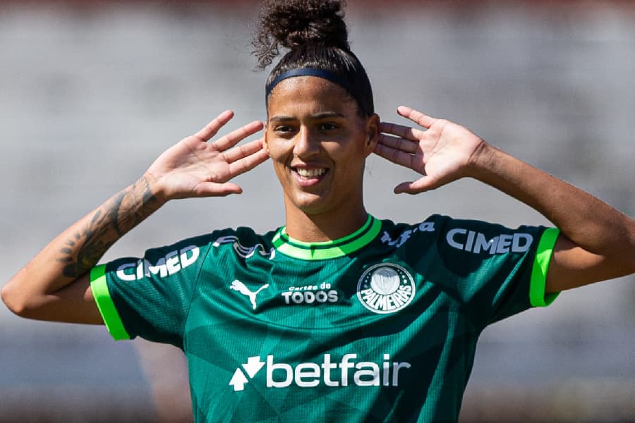 Venda de Amanda Gutierres aos EUA bate recorde no futebol feminino