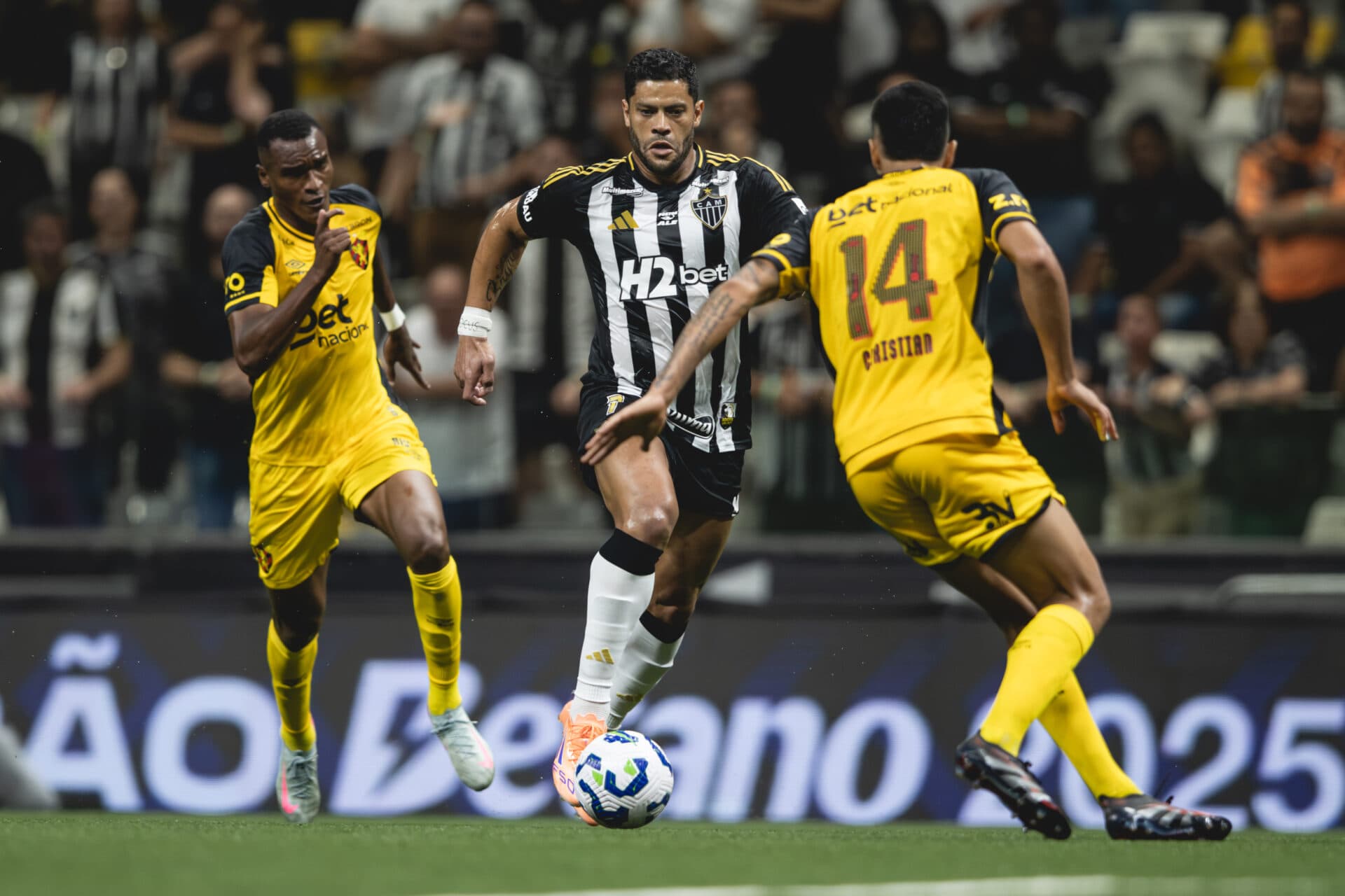 Atlético-MG aproveita falhas do Sport, vence em casa e respira no Brasileirão