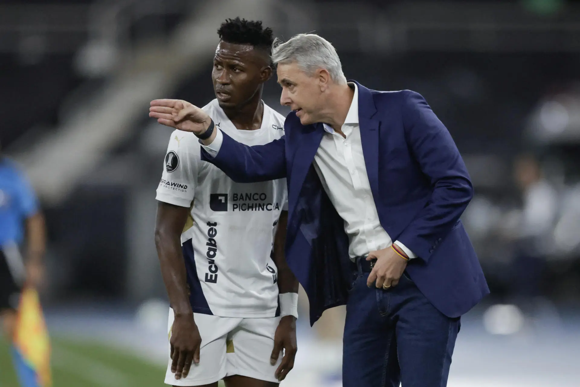 Tiago Nunes busca ser 3º brasileiro a chegar à final com clube estrangeiro