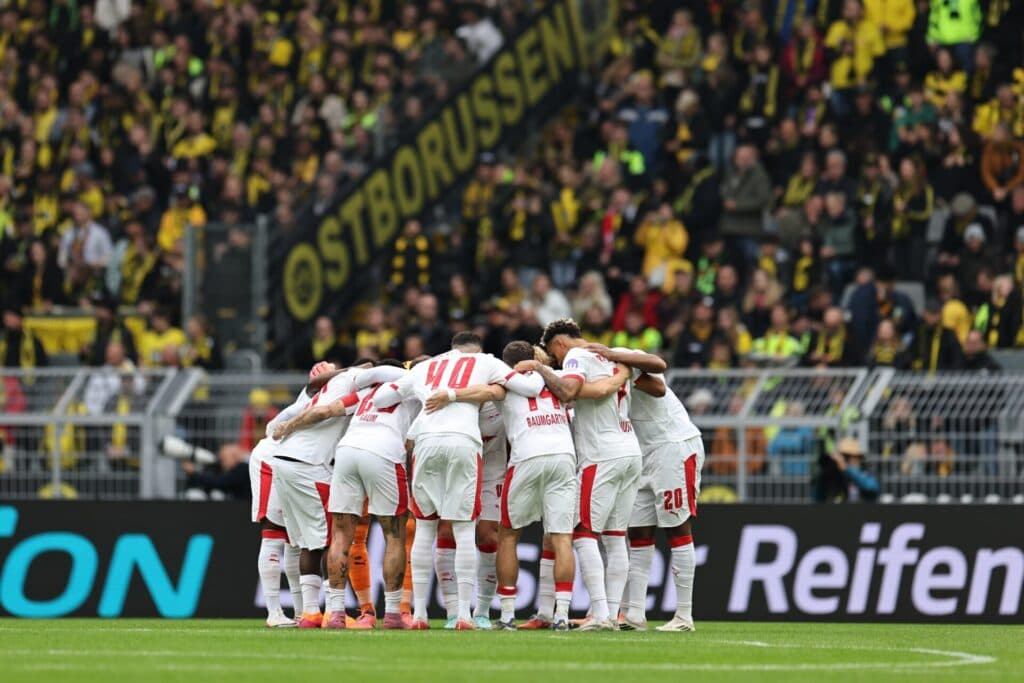 Leverkusen vira em quatro minutos, quebra invencibilidade do Leipzig e assume 3º lugar