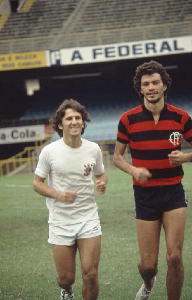 Vira casacas: Sócrates e Zico trocaram as camisas de Corinthians e Flamengo para PLACAR - Rodolpho Machado/PLACAR