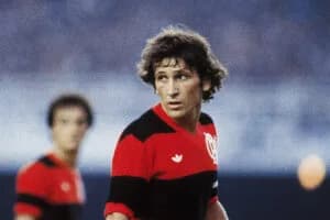 Zico, do Flamengo, durante jogo contra o Vasco pelo Carioca - ACERVO/PLACAR
