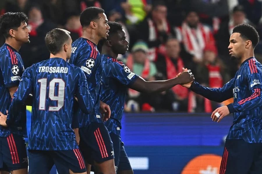 Arsenal vence Slavia Praga e segue 100% na Champions League