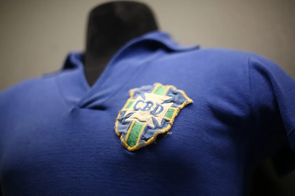 Camisa azul foi utilizada pela primeira vez na seleção brasileira na Copa do Mundo de 1958. Nasceu para não conflitar com o amarelo dos suecos, não repetir o branco do Maracanazzo e foi inspirada no manto da padroeira Nossa Senhora da Aparecida - Divulgação/CBF