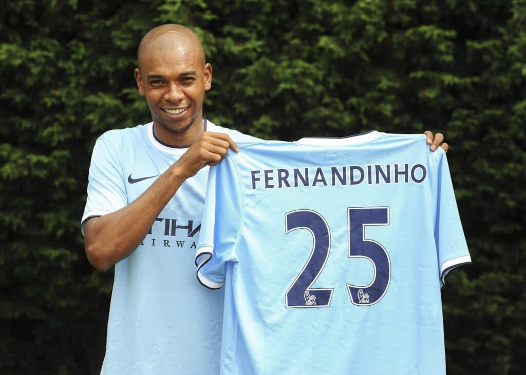 Fernandinho chegou ao Manchester City em 2013 - Peter Powell/EFE