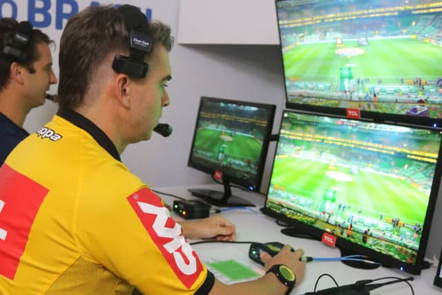 Como funciona o VAR no Brasileirão e os lances revisados