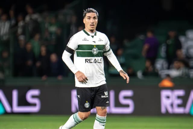 Coritiba garante acesso com empate, mas adia festa do título