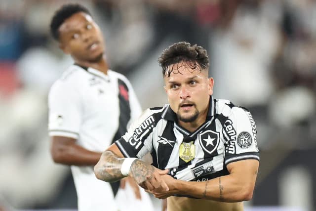 Botafogo é letal no 2º tempo e vence clássico contra Vasco