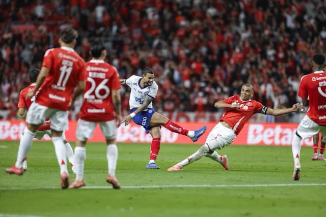 Bahia busca empate heroico com o Inter no Beira-Rio