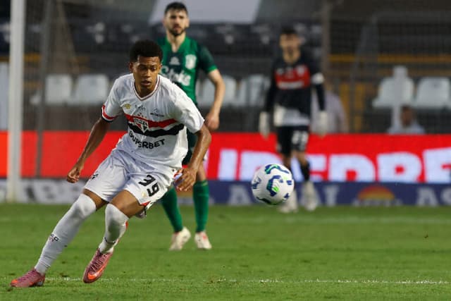 São Paulo volta à Vila contra o Inter; decisão gera polêmica