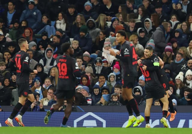 Leverkusen é letal, vence Manchester City e cala o Etihad Stadium