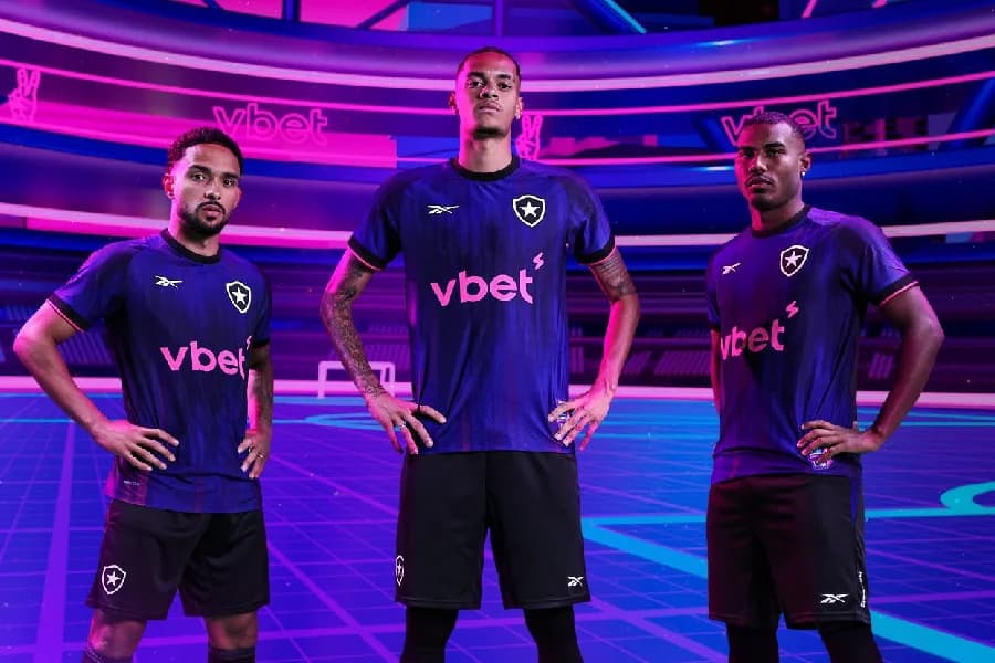 Botafogo lança camisa roxa inspirada nos jogos arcade dos anos 90