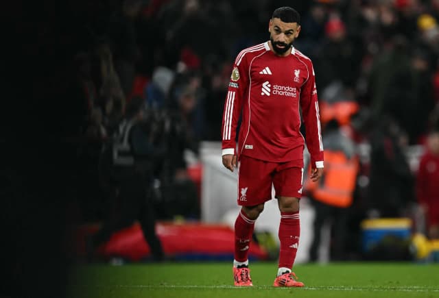 Alisson desabafa sobre crise entre Liverpool e Salah: ‘Vamos conversar’