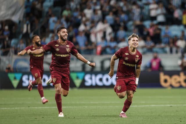 Soteldo brilha, Fluminense vence Grêmio e entra no G5