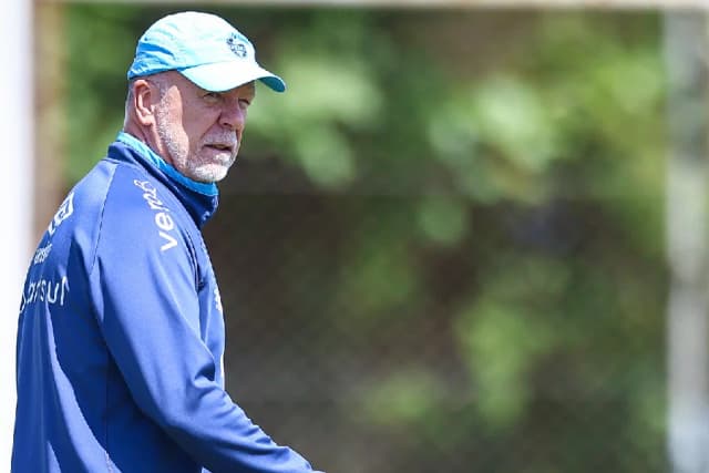 Grêmio confirma saída de Mano Menezes para temporada 2026