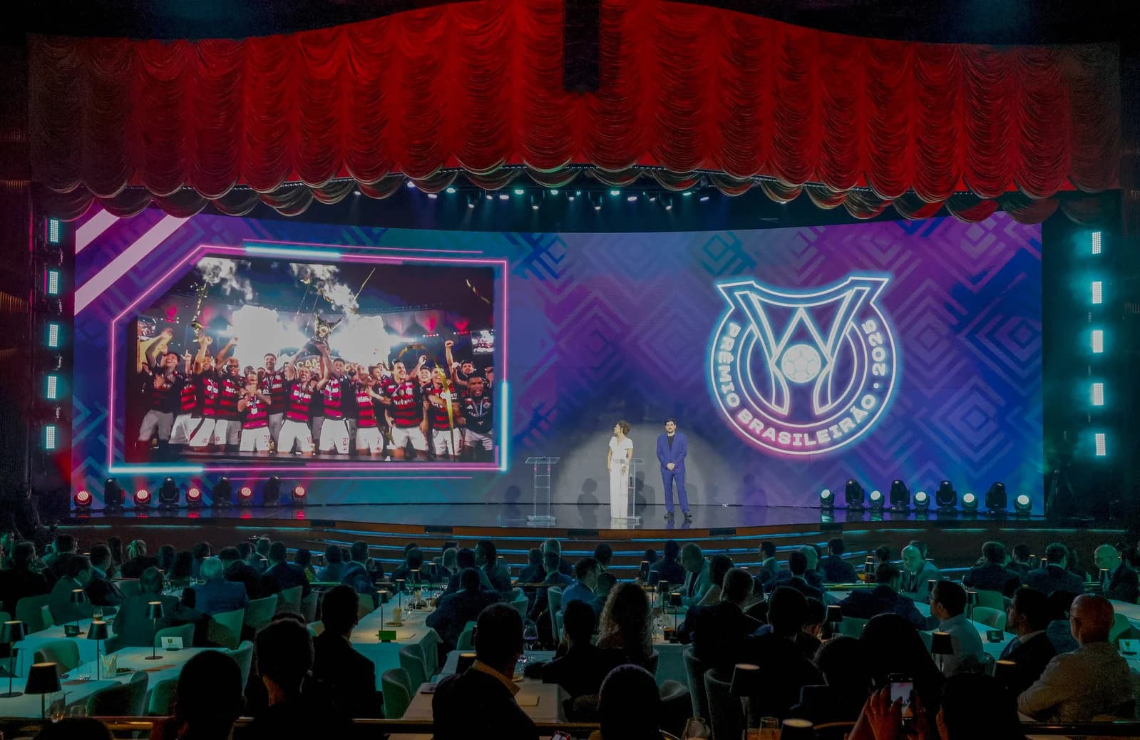 Flamengo e Cruzeiro dominam Prêmio Brasileirão 2025