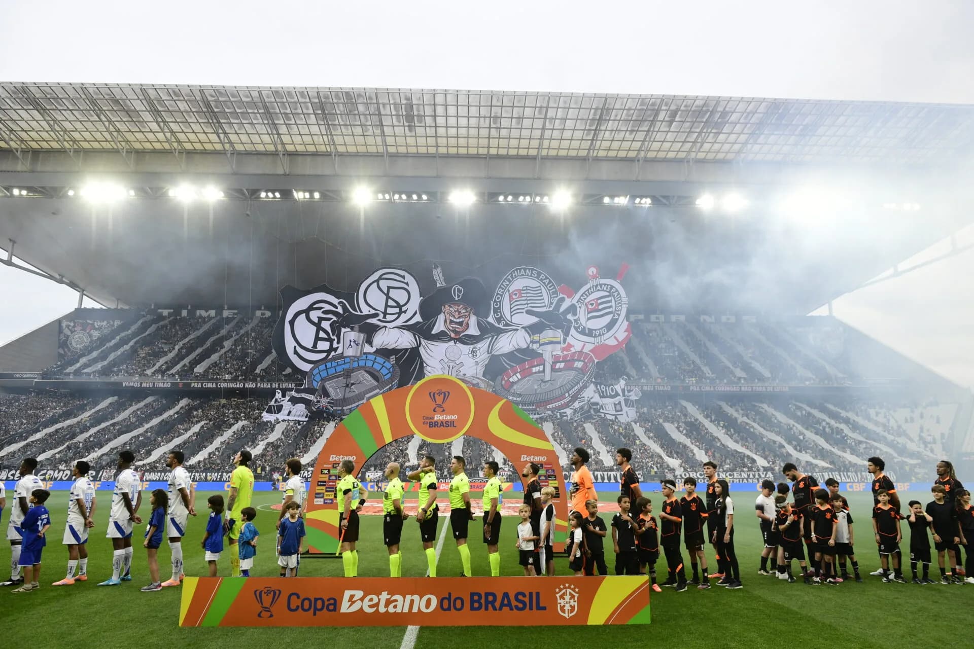 AO VIVO: Corinthians e Cruzeiro se enfrentam agora pela semifinal da Copa do Brasil; siga